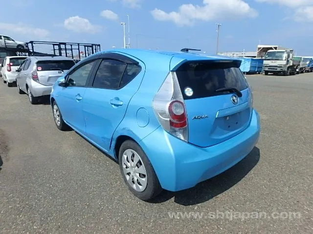 Toyota Aqua 2012 photo 3