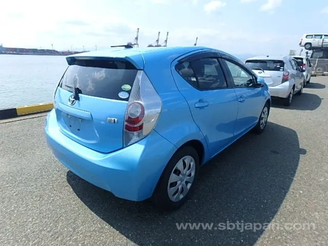 Toyota Aqua 2012 photo 4