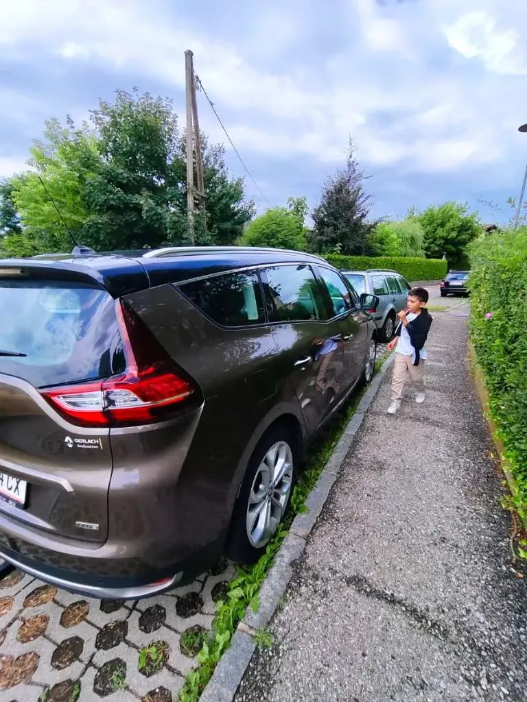 Renault Grand Scénic 2016 photo 3