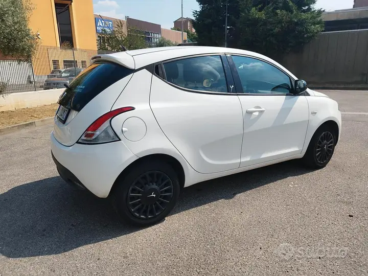 Lancia Ypsilon 2015 photo 4