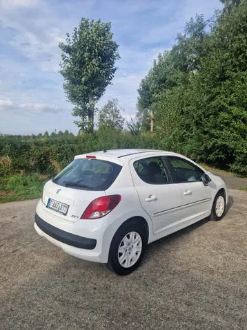 Peugeot 207 2014 photo 3