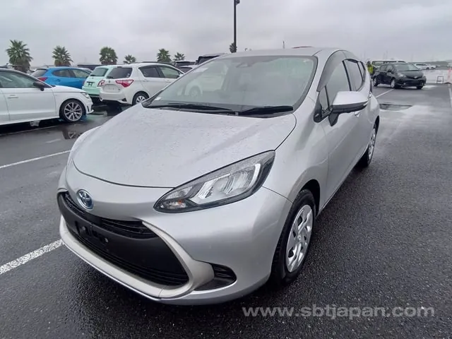 Toyota Aqua 2023 photo 2