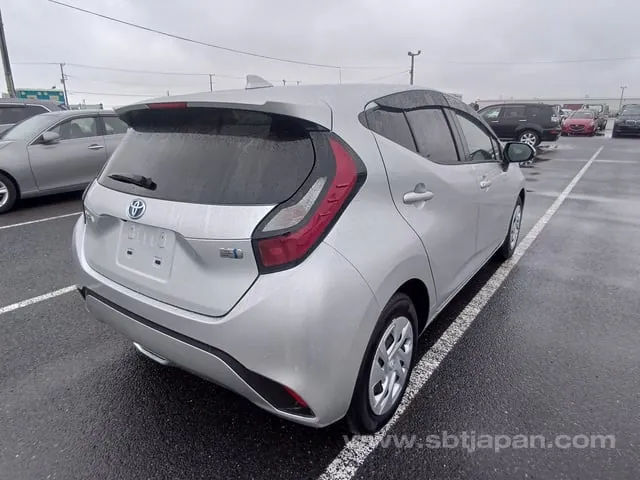 Toyota Aqua 2023 photo 4
