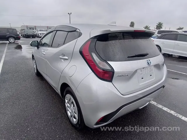 Toyota Aqua 2023 photo 3