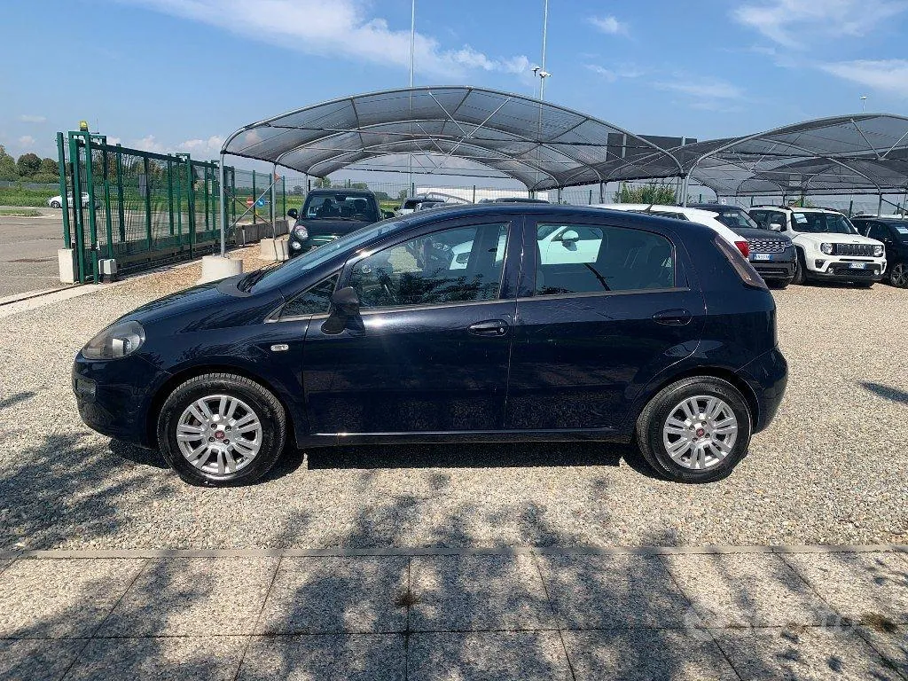 Fiat Punto 2015 photo 2