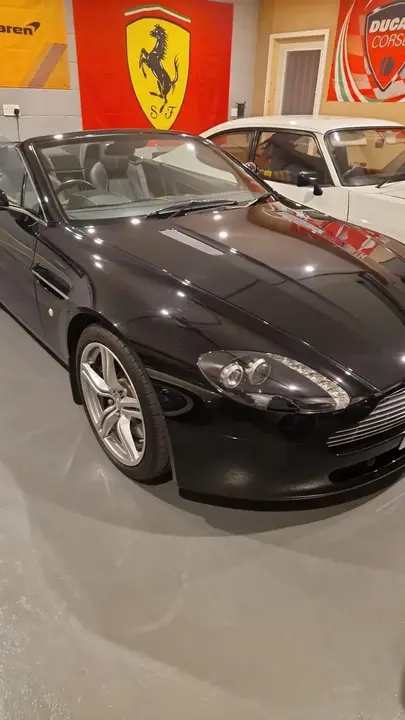 Aston Martin V8 Vantage Roadster