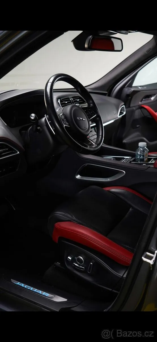 Jaguar F-Pace 2017 photo 4