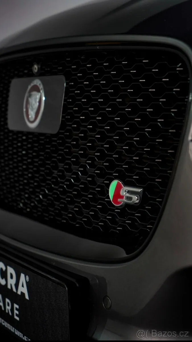 Jaguar F-Pace 2017 photo 2