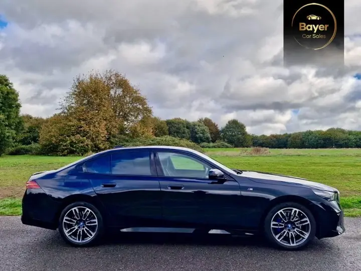 BMW 5 Series 2024 photo 3