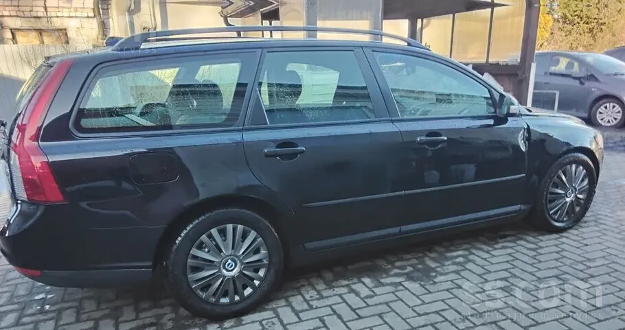 Volvo V50 2011 photo 2