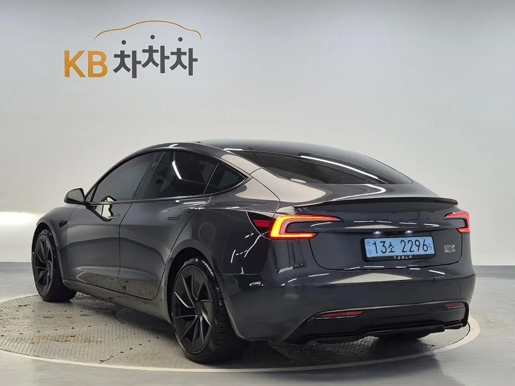 Tesla Model 3 Performance Awd 2026 photo 2