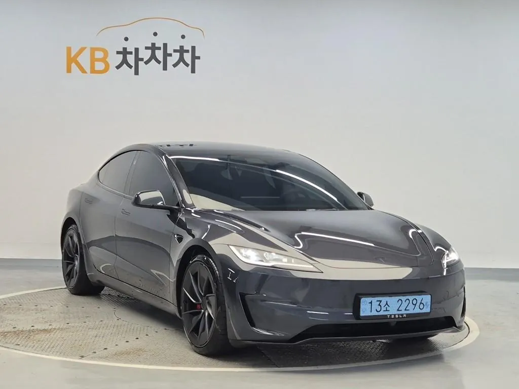 Tesla Model 3 Performance Awd 2026 photo 4