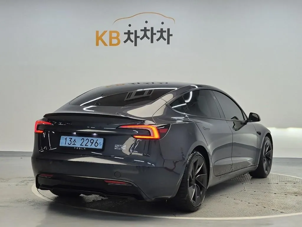 Tesla Model 3 Performance Awd 2026 photo 3