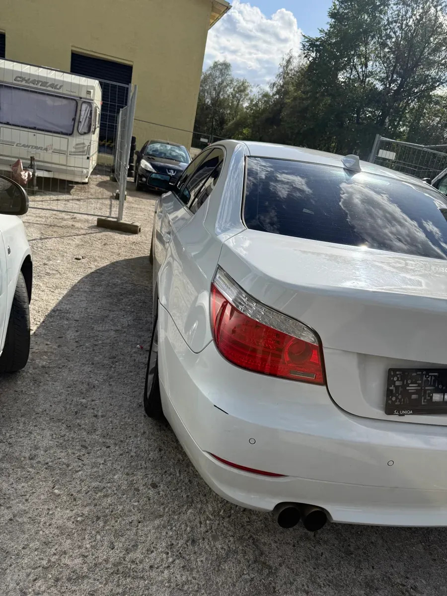 BMW 5 Series 2009 photo 2