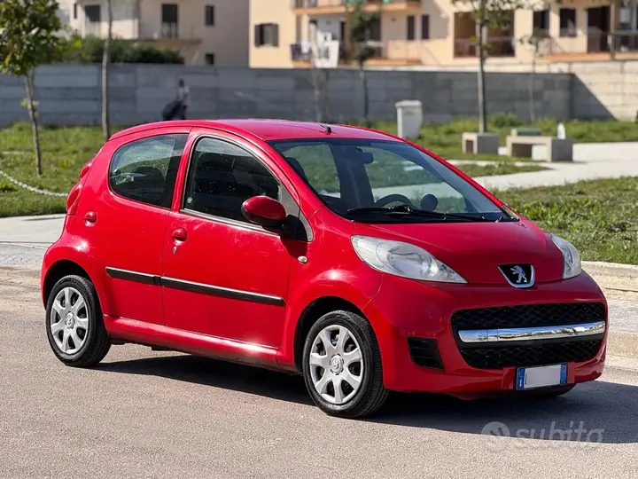 Peugeot 107 2011 photo 3