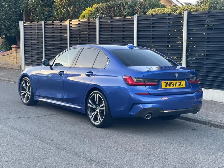 BMW 3 Series 2019 photo 4