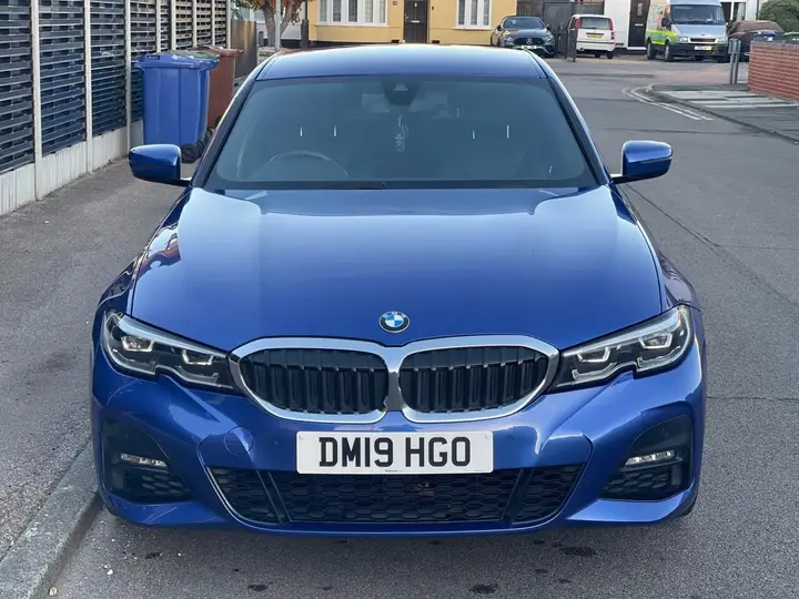 BMW 3 Series 2019 photo 2