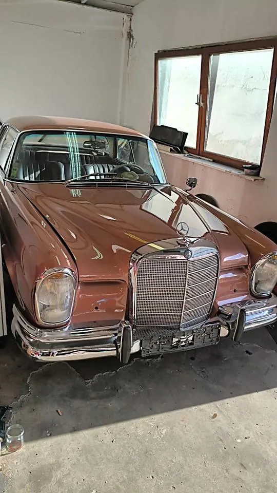 Mercedes-Benz W111