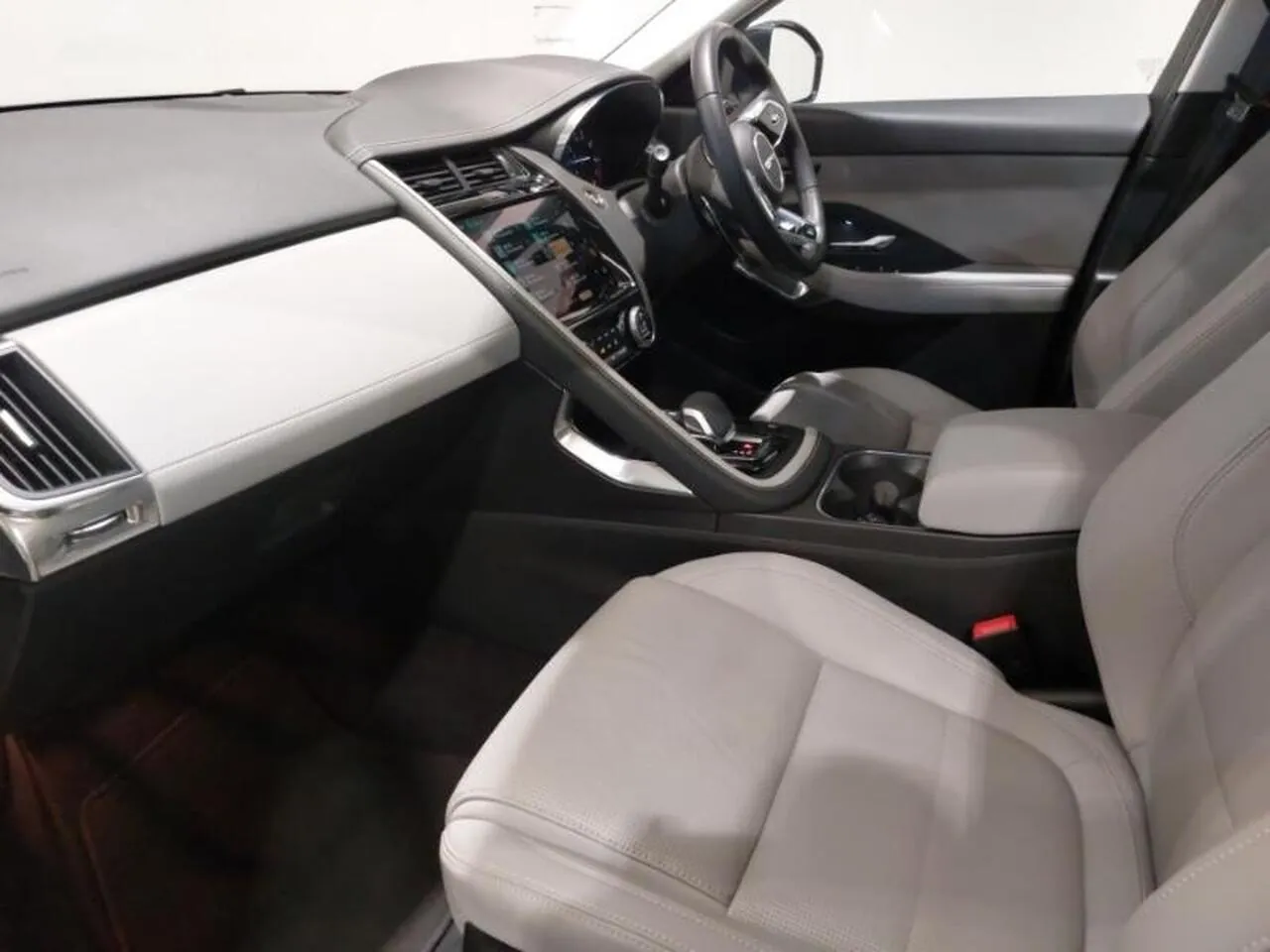 Jaguar E-Pace 2023 photo 5
