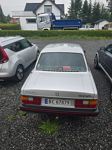 Volvo 240 1987 photo 2