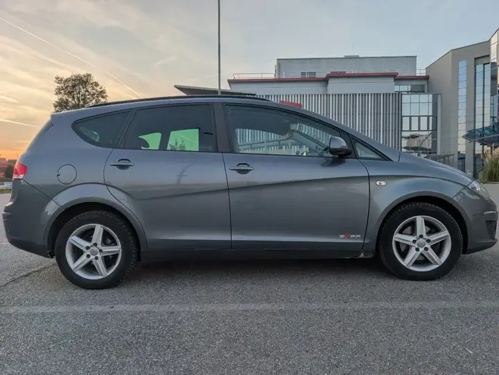 Seat Altea Xl 2012 photo 2