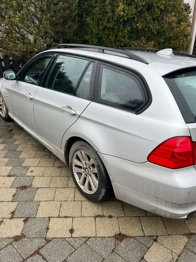 BMW 3 Series 2009 photo 3