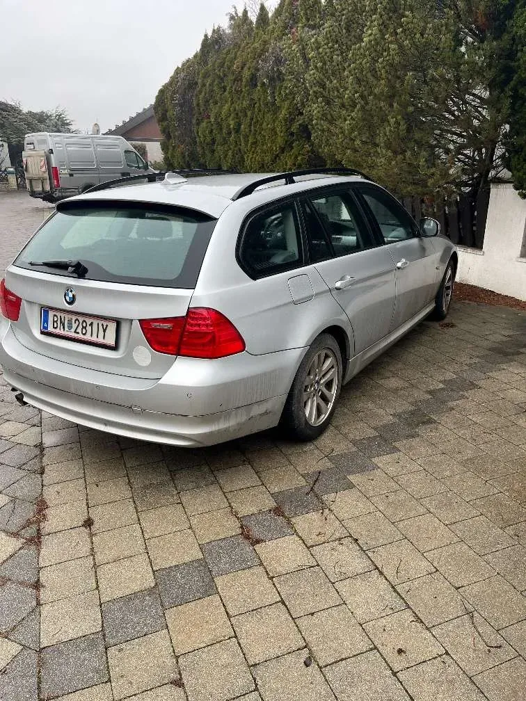 BMW 3 Series 2009 photo 2