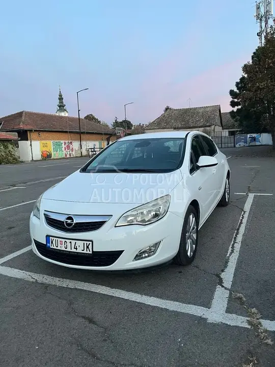 Opel Astra J