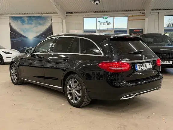 Mercedes-Benz C 300 2016 photo 2