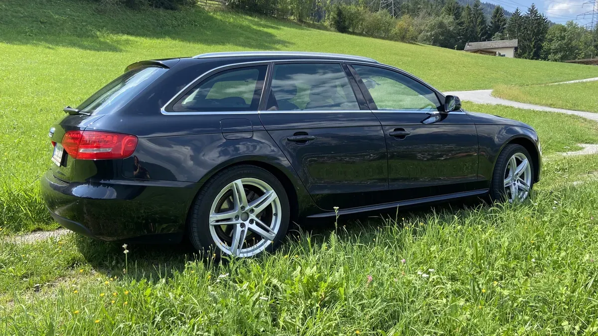 Audi A4 2011 photo 3