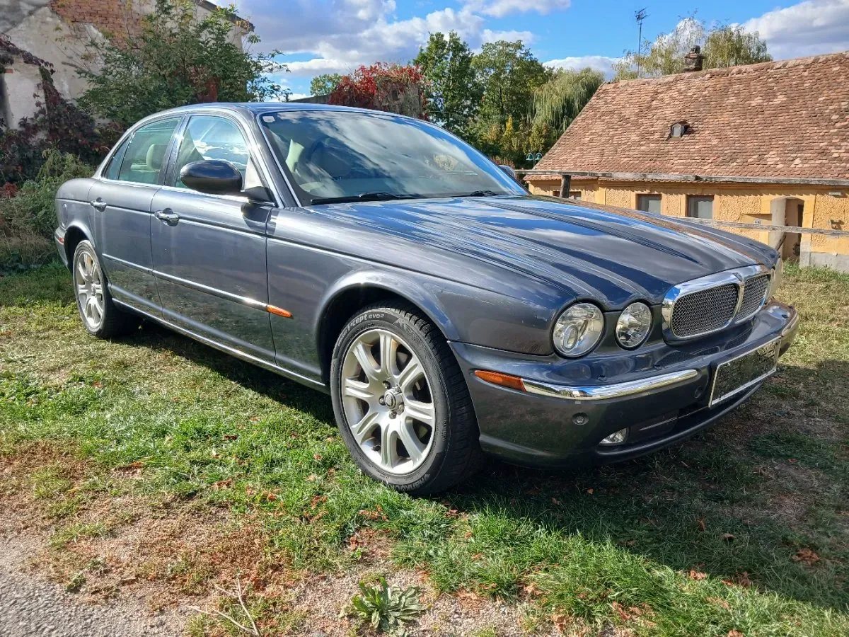 Jaguar Xj8 2003 photo 2