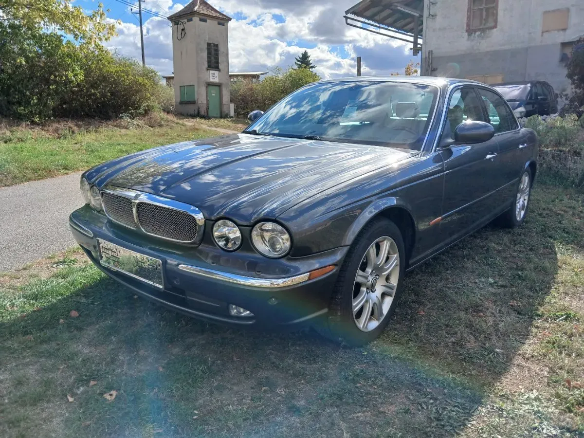 Jaguar Xj8
