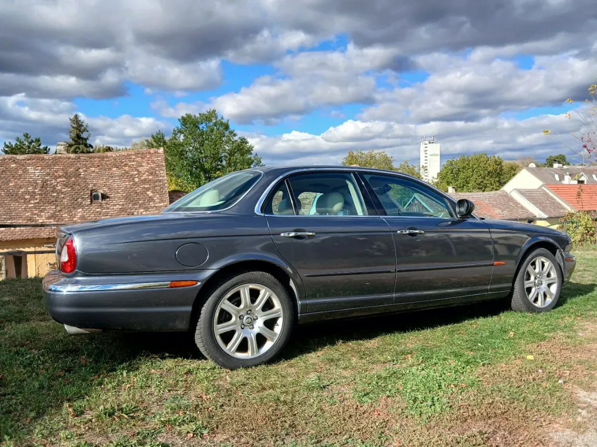 Jaguar Xj8 2003 photo 3