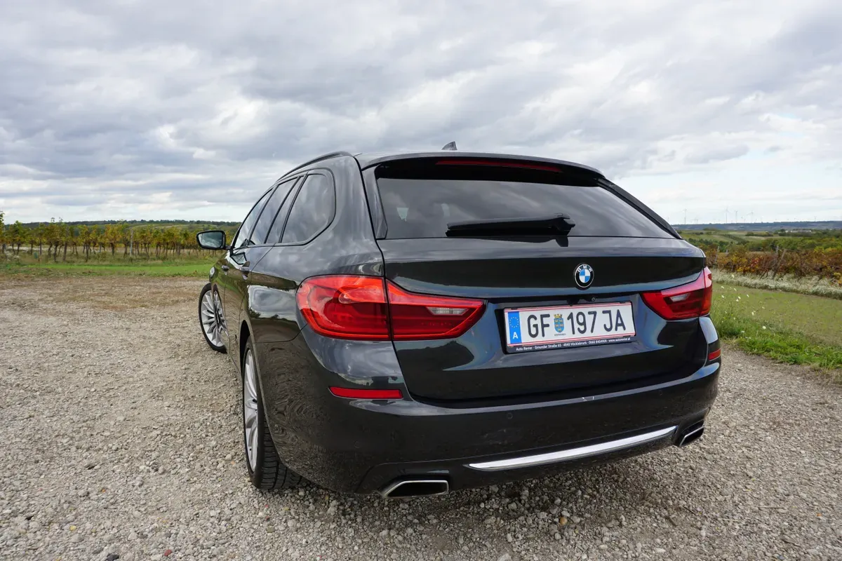 BMW 5 Series 2019 photo 3