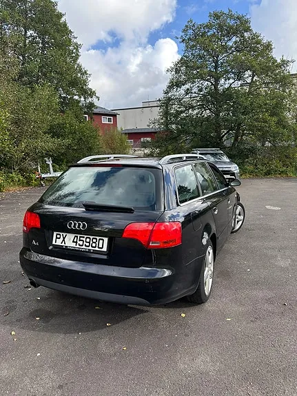 Audi A4 2005 photo 2