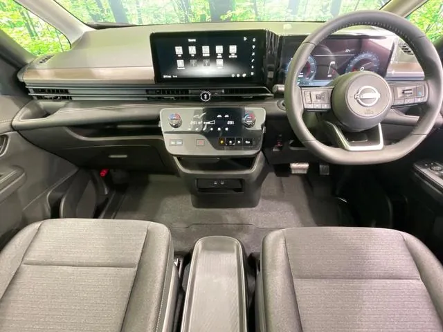 Nissan Serena 2026 photo 2