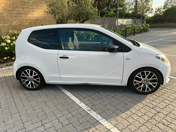 Volkswagen Up 2016 photo 5