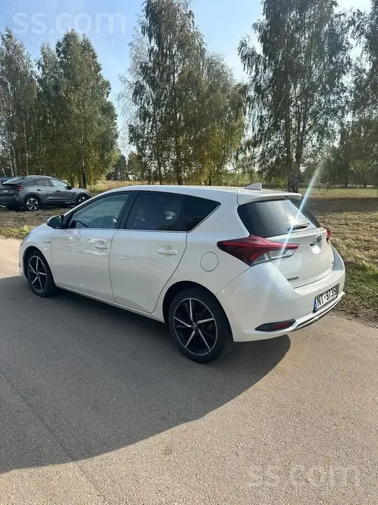 Toyota Auris 2018 photo 2