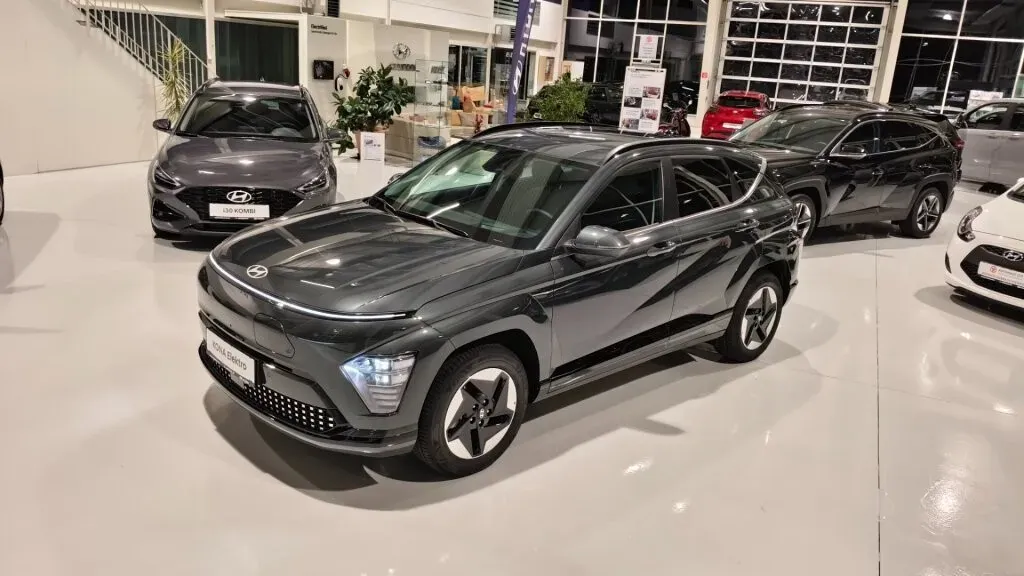 Hyundai Kona photo 2