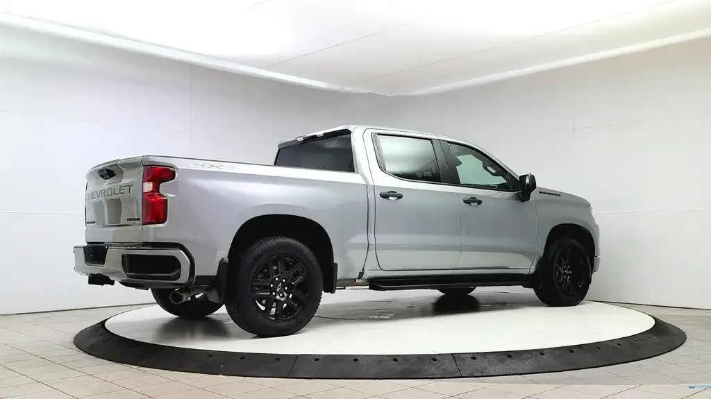 Chevrolet Silverado 1500 2023 photo 3