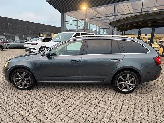 Skoda Octavia 2019 photo 2