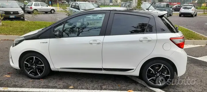 Toyota Yaris 2017 photo 3