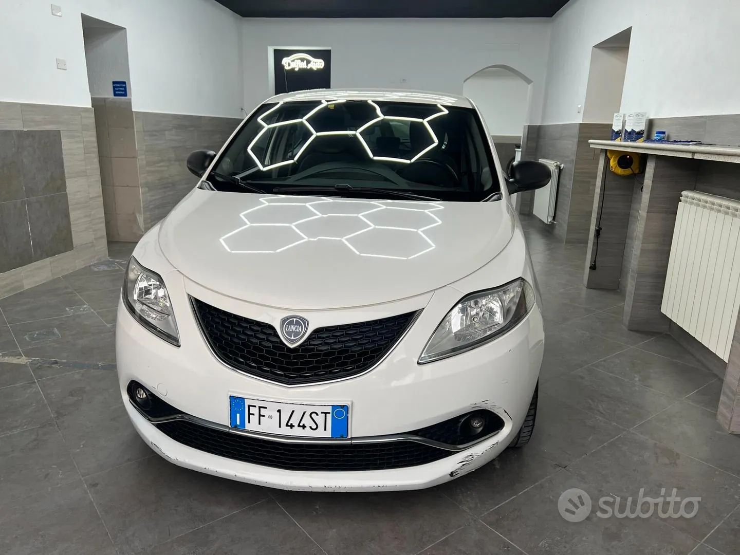 Lancia Ypsilon 2016 photo 2
