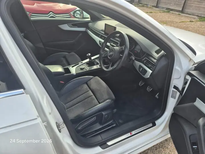 Audi A4 2018 photo 2