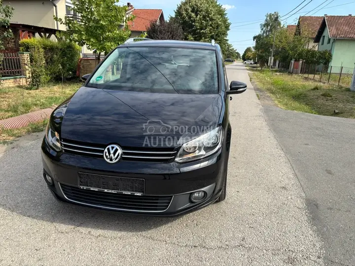 Volkswagen Touran 2012 photo 2