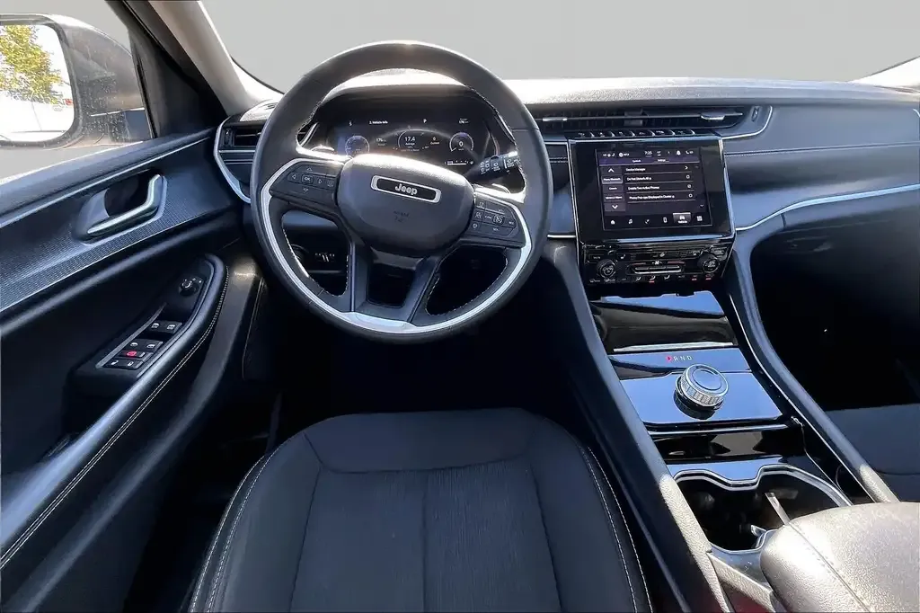 Jeep Grand Cherokee 2023 photo 3