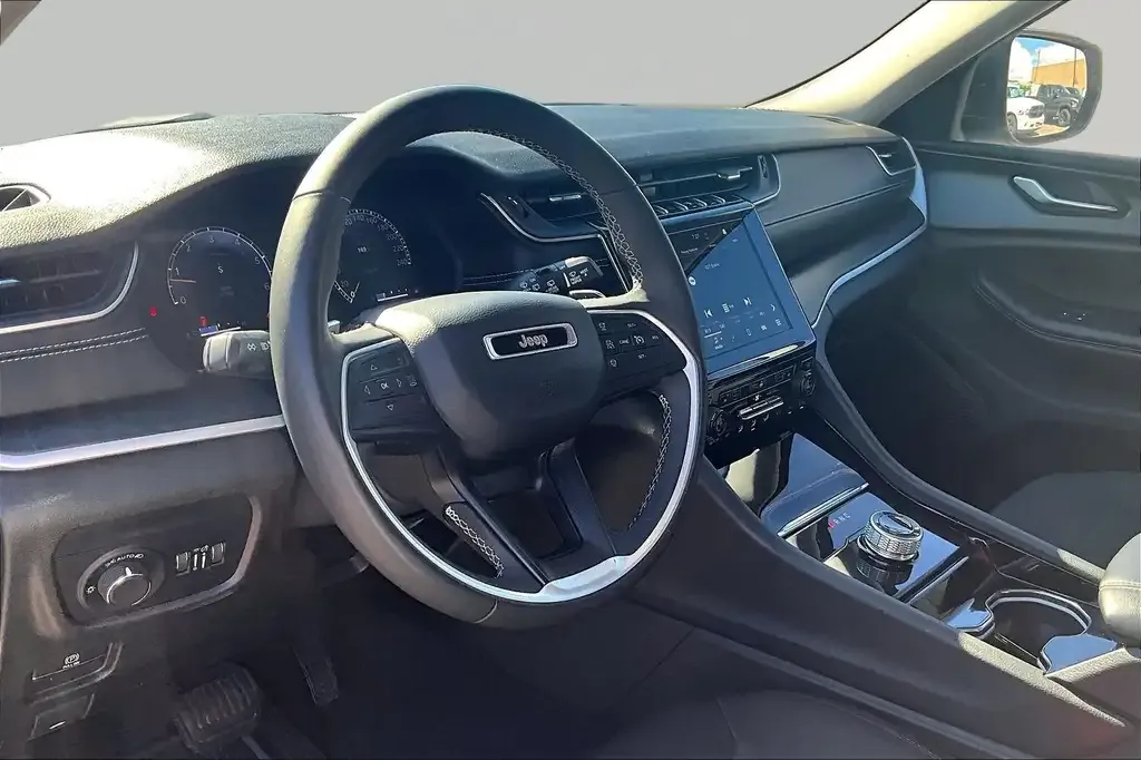Jeep Grand Cherokee 2023 photo 2