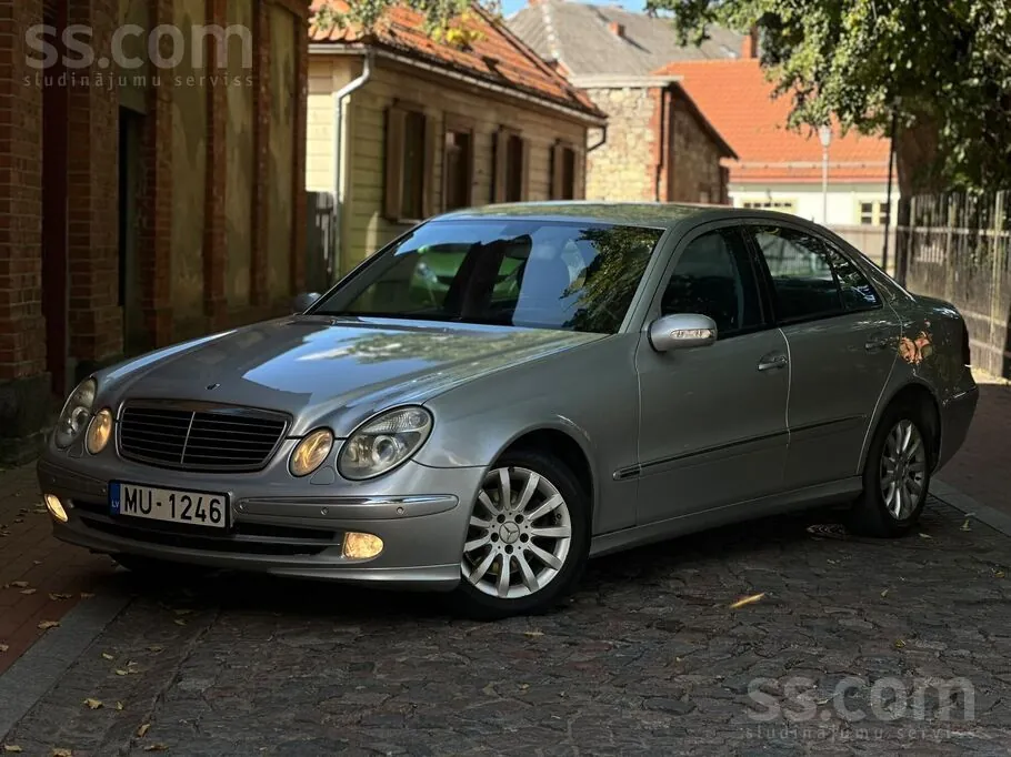 Mercedes-Benz E-Class 2004 photo 3