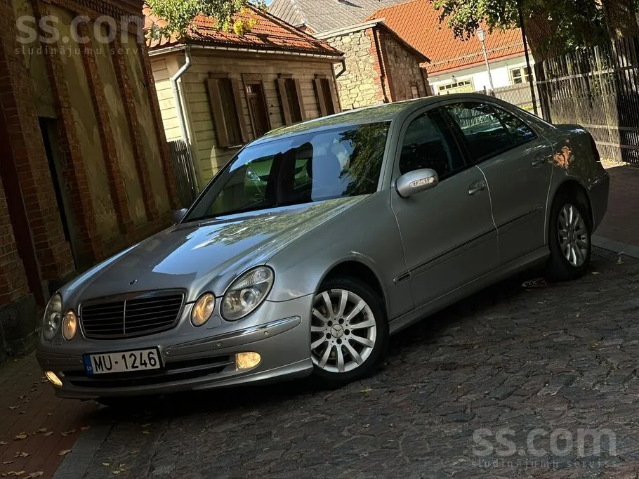Mercedes-Benz E-Class 2004 photo 4