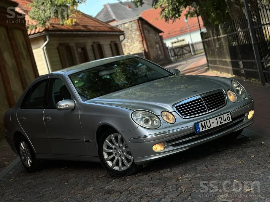 Mercedes-Benz E-Class 2004 photo 2